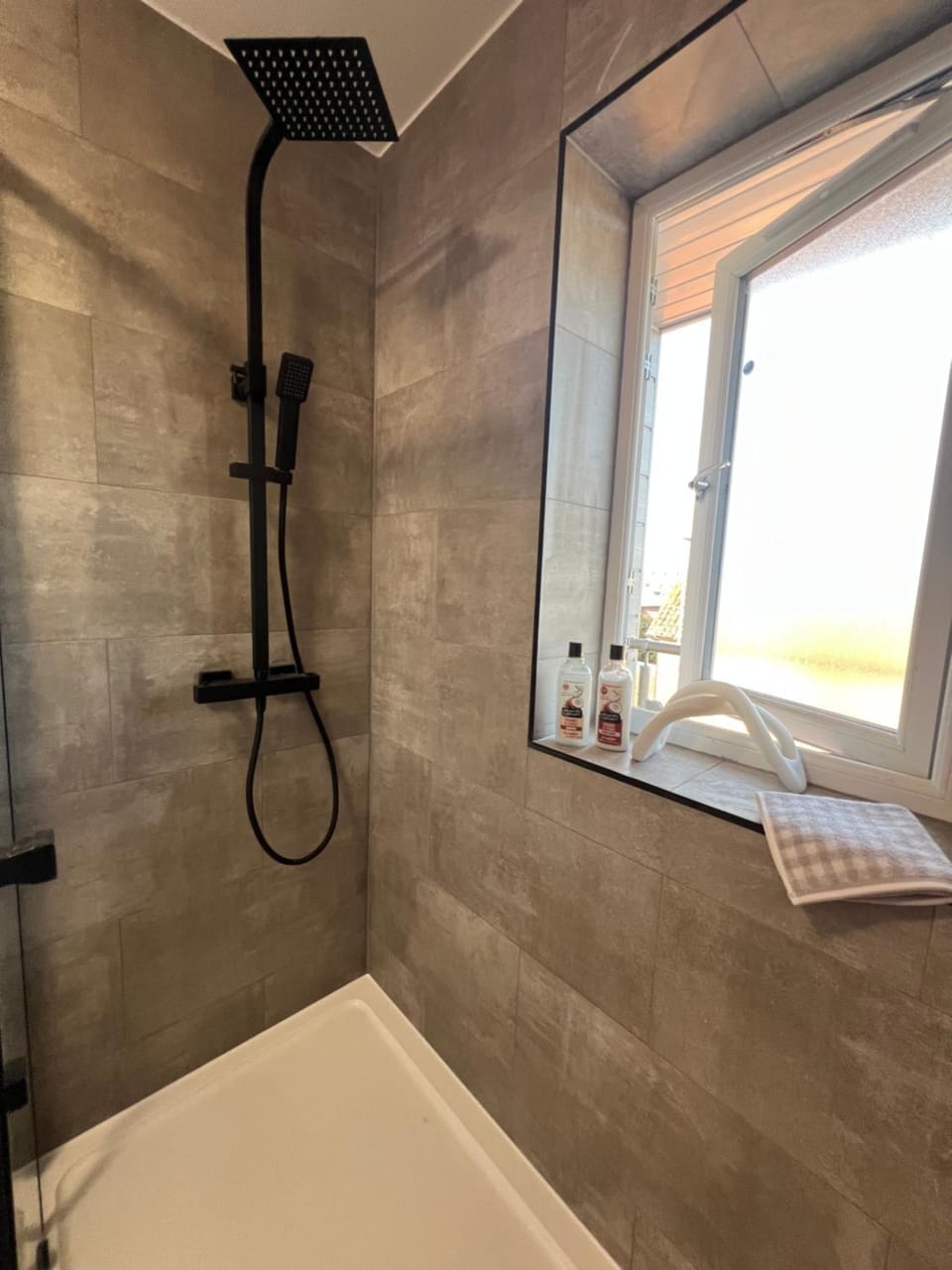 Enigma Penthouse by SJP - 2 Bedroom - 2 Bathroom - Central Kettering - Sleeps 4 Apartment in Kettering