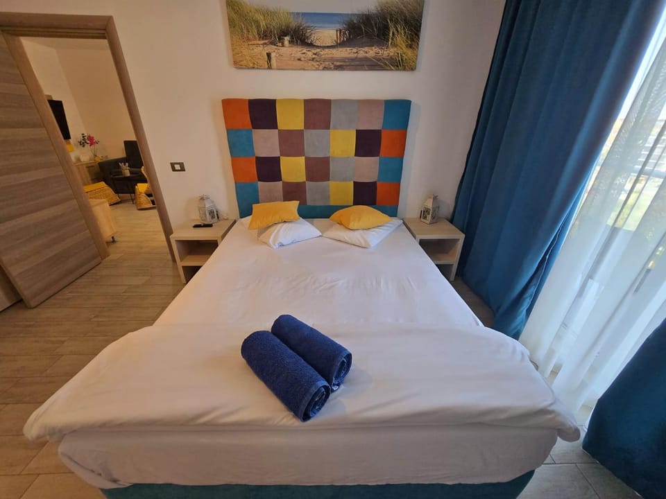 Luxury Family Apartment Azizi - Beach Pool & Spa Resort Promenada Apartment in Constanța County