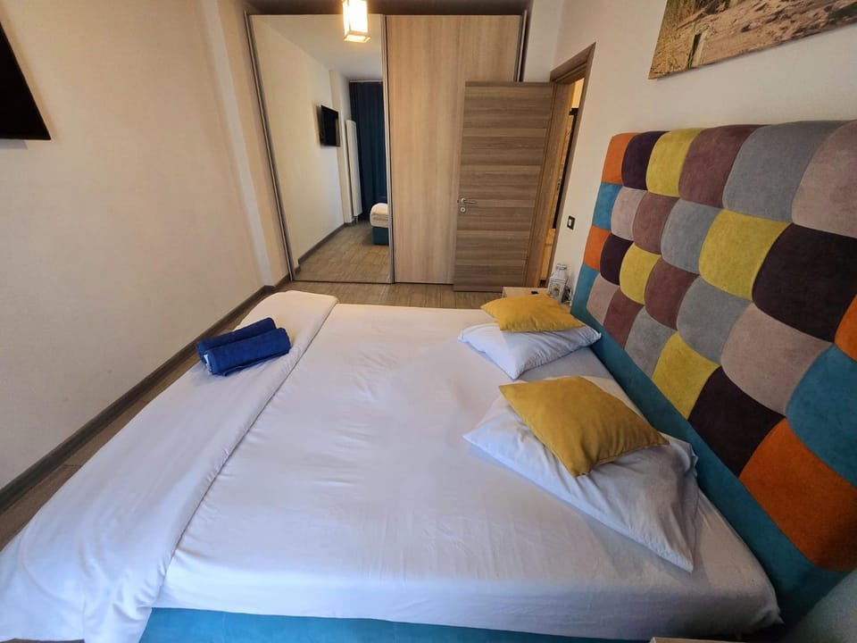 Luxury Family Apartment Azizi - Beach Pool & Spa Resort Promenada Apartment in Constanța County