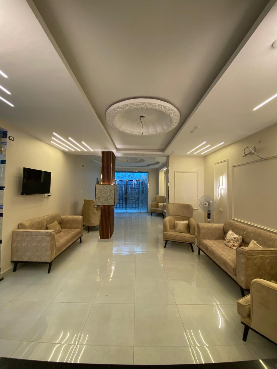 Communal lounge/ TV room, TV and multimedia, Seating area, Evening entertainment