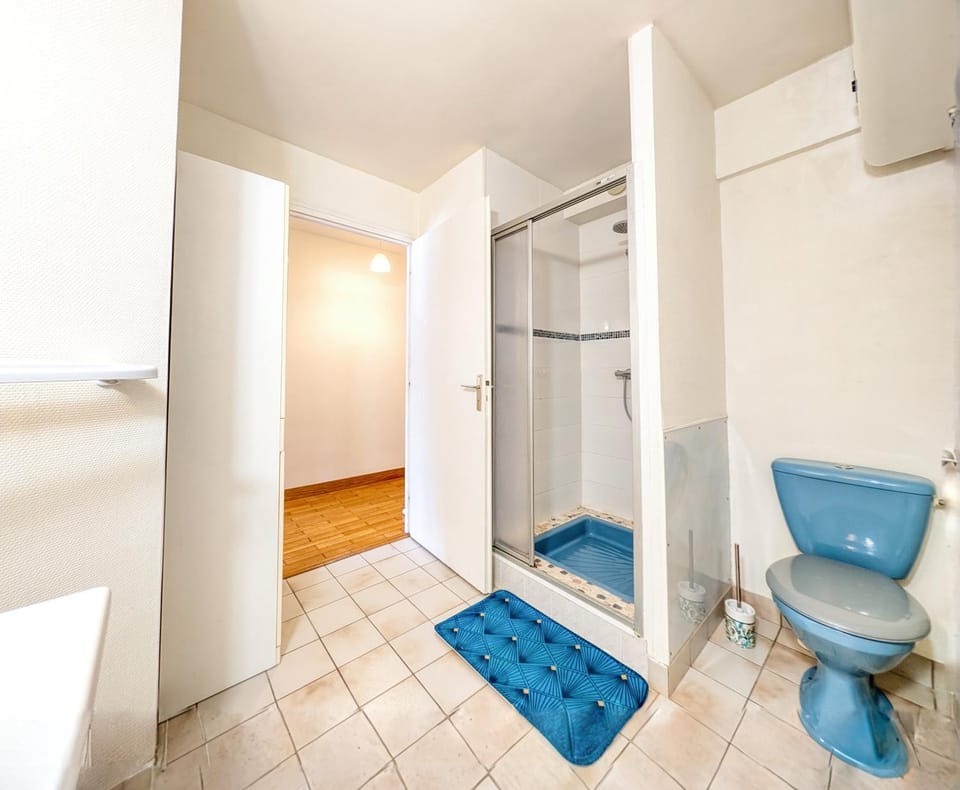 Shower, Toilet, Bathroom