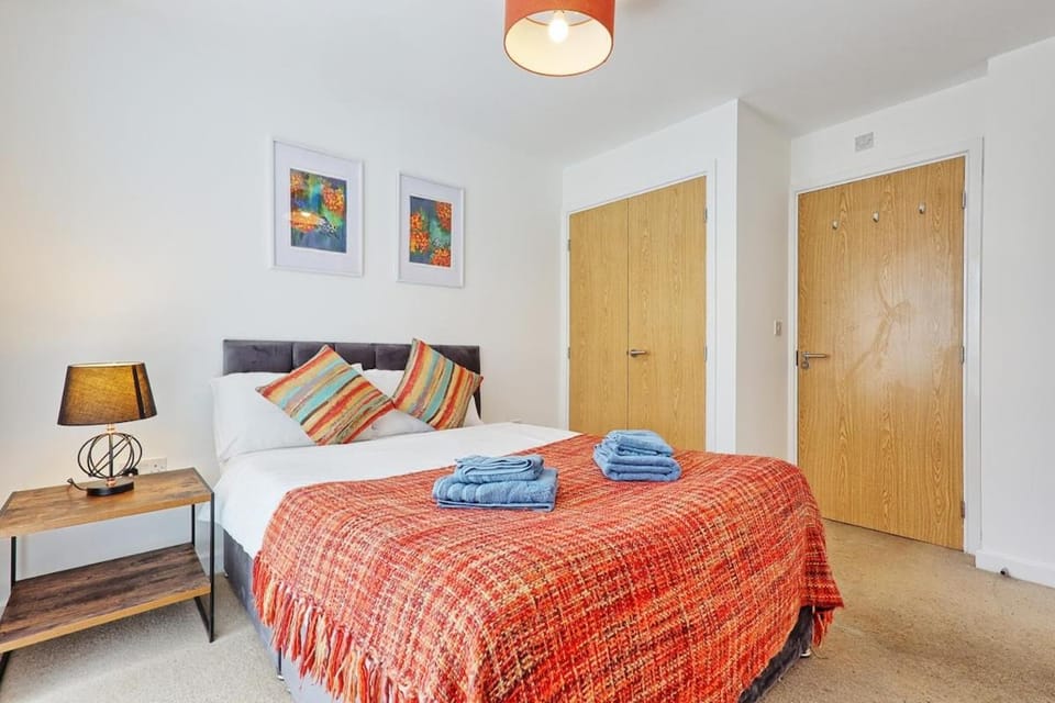 Cozy2 Bedroom Flat Ground Floor with parking, Brentwood, Essex, M25 Apartment in Brentwood