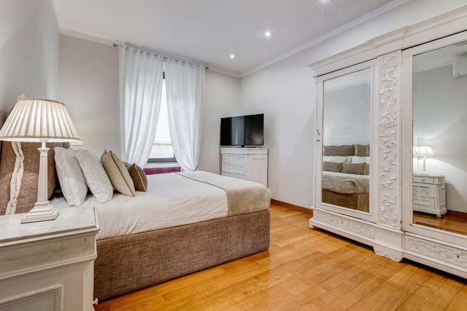 Bed, TV and multimedia, Bedroom, locker