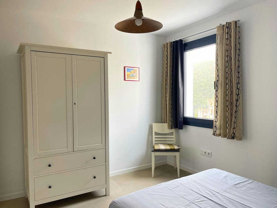Bed, Photo of the whole room, Bedroom, wardrobe