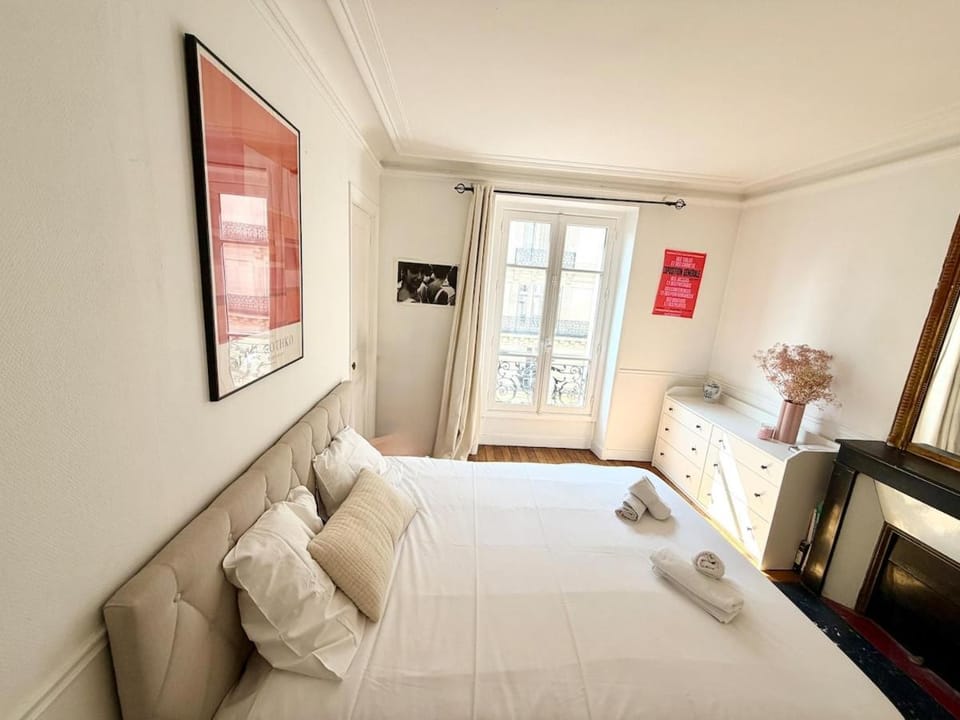 Elegant apartment Triangle d'Or Elevator Apartment in Paris
