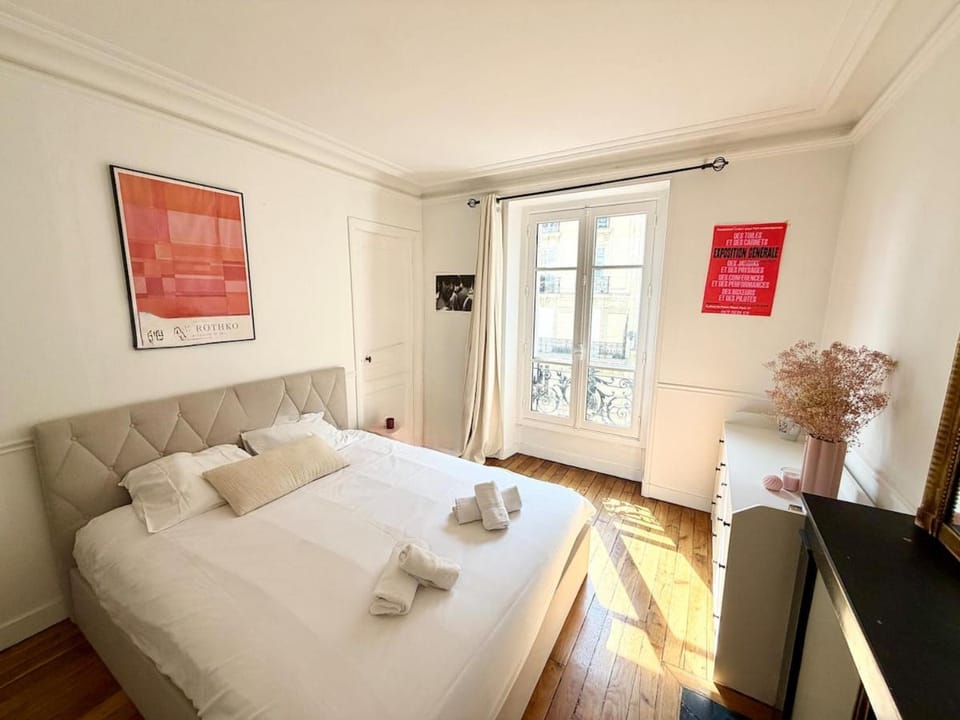 Elegant apartment Triangle d'Or Elevator Apartment in Paris