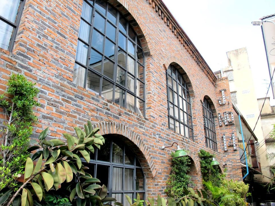 Facade/entrance