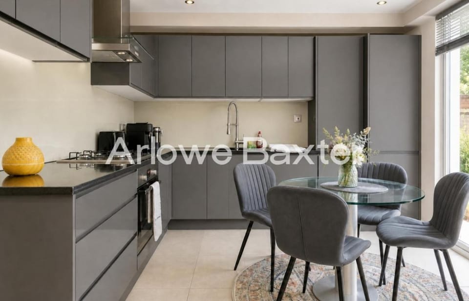 Modern 3 Bed Home in West Dulwich, Sleeps 5 House in London Borough of Southwark
