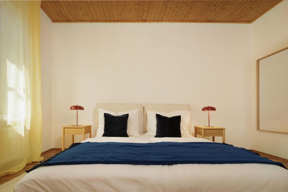 Bed, Photo of the whole room, Bedroom