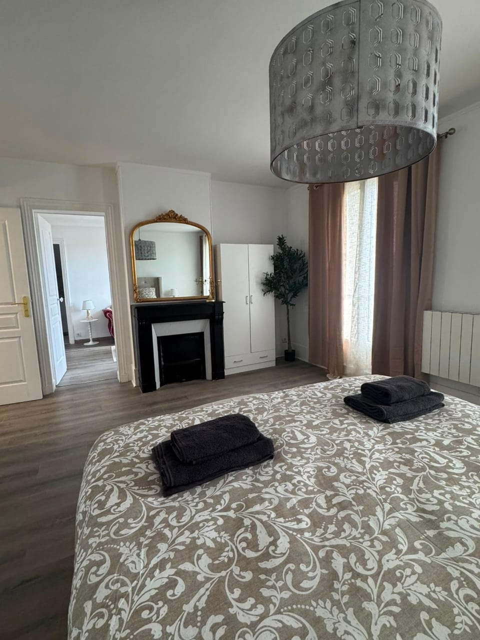 Baroque Chic Suite - 10 min from Paris, access to Disney Apartment in Paris