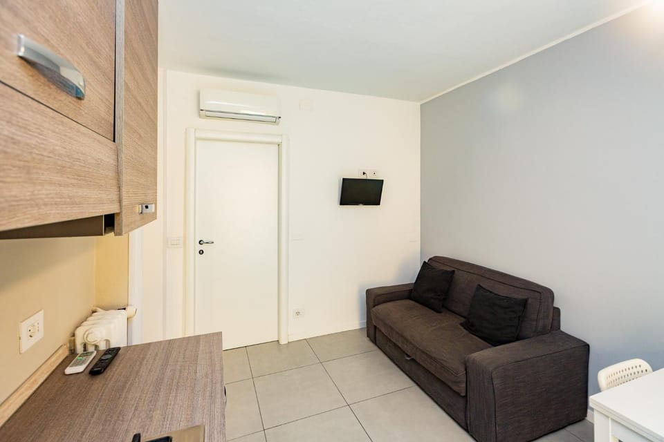 TV and multimedia, Living room, Other, Seating area, air conditioner