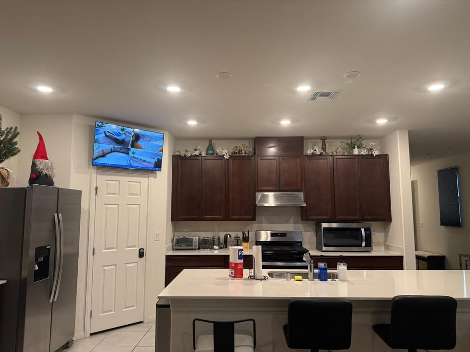 Modern Quiet 5BR 4BA HOME Close To Strip House in Spring Valley