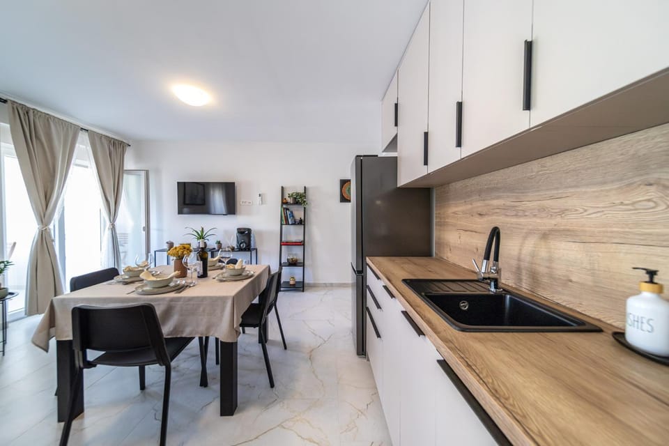 TV and multimedia, Kitchen or kitchenette, Dining area, minibar, stove