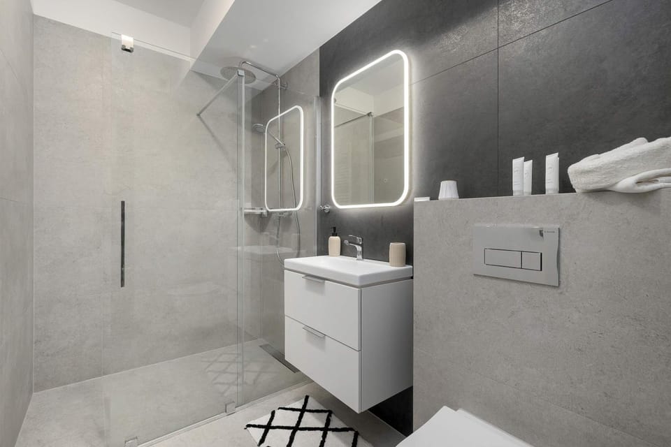 Shower, Bathroom, towels