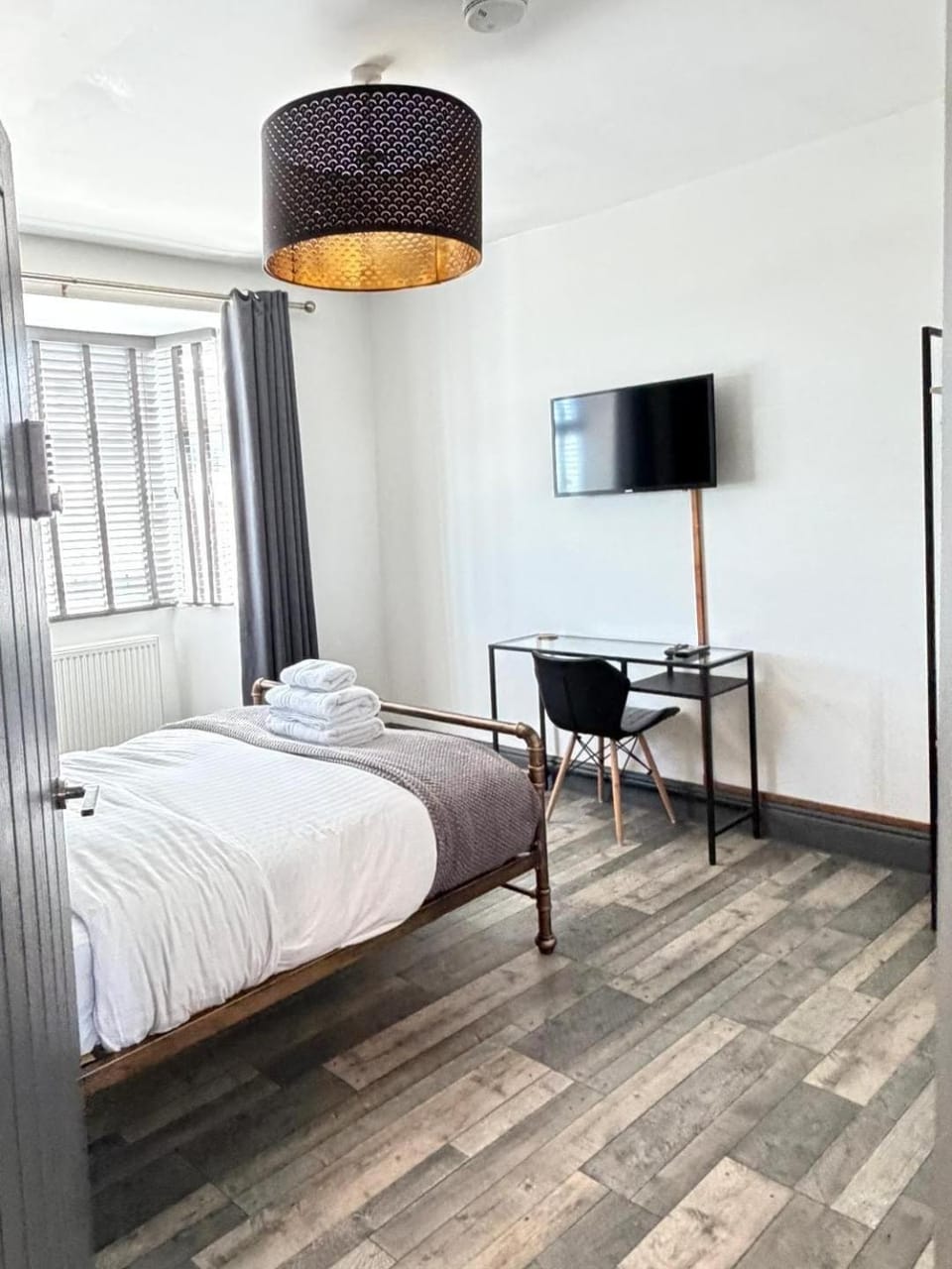 Hull Contractor Stays Relocators Free Parking fast WI-FI House in Hull