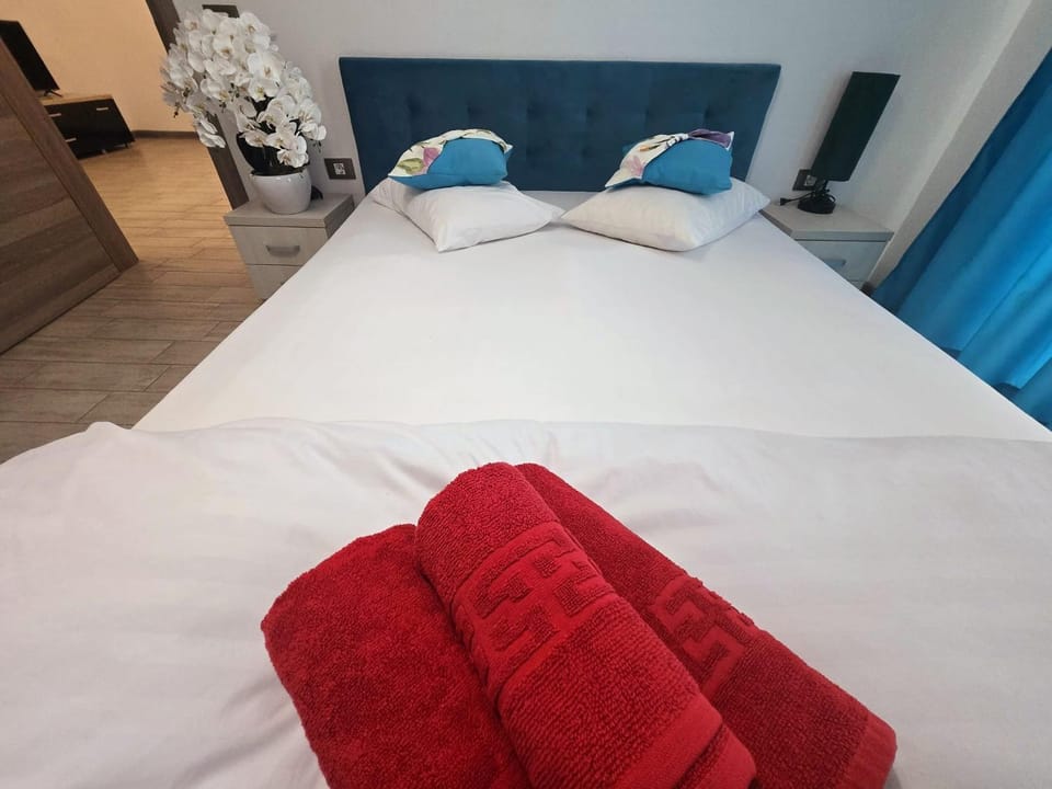 BeachSide Large Family Apartment Azizi - Beach Pool & Spa Resort langa plaja Apartment in Constanța County