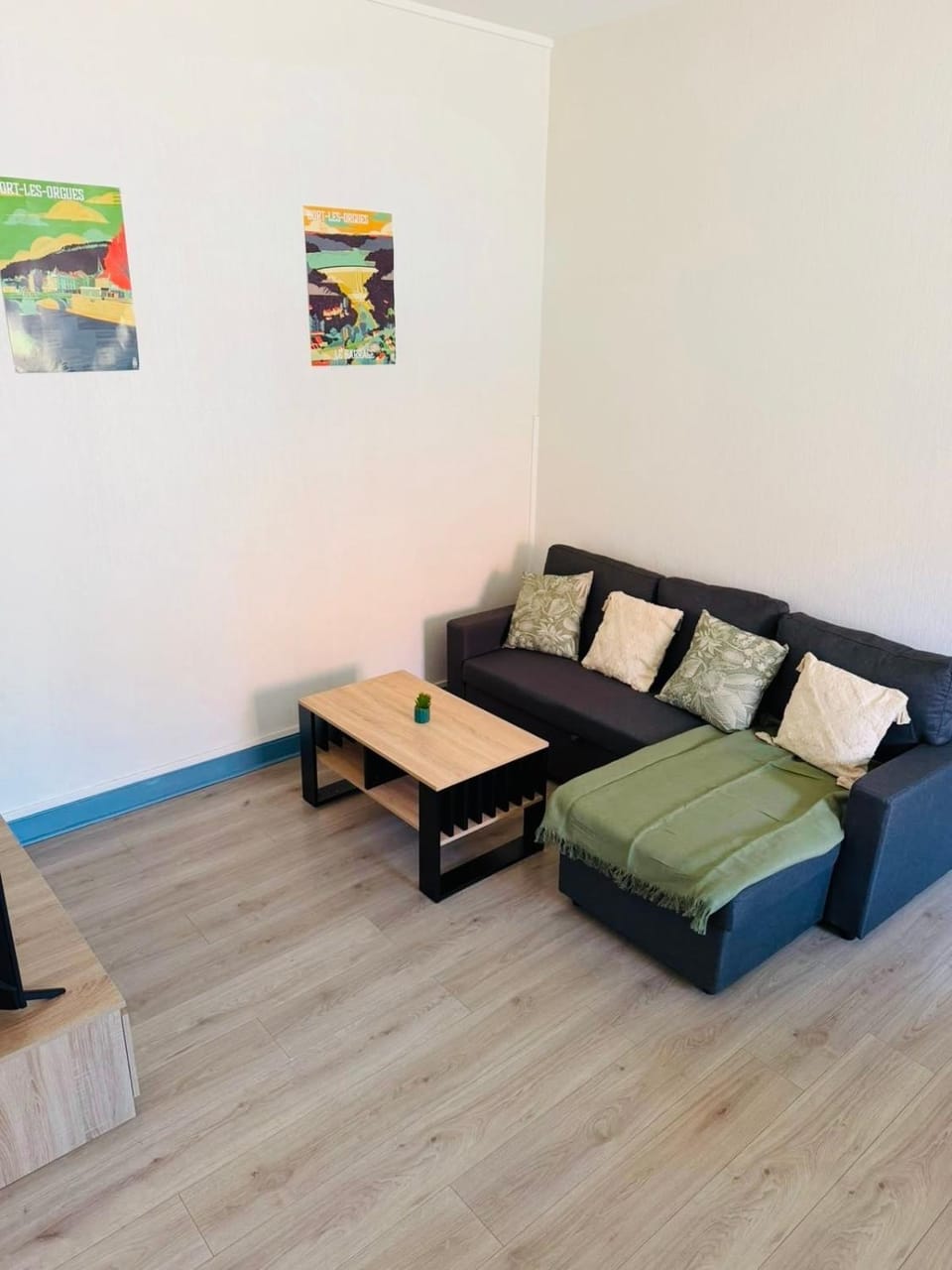 Bed, Seating area