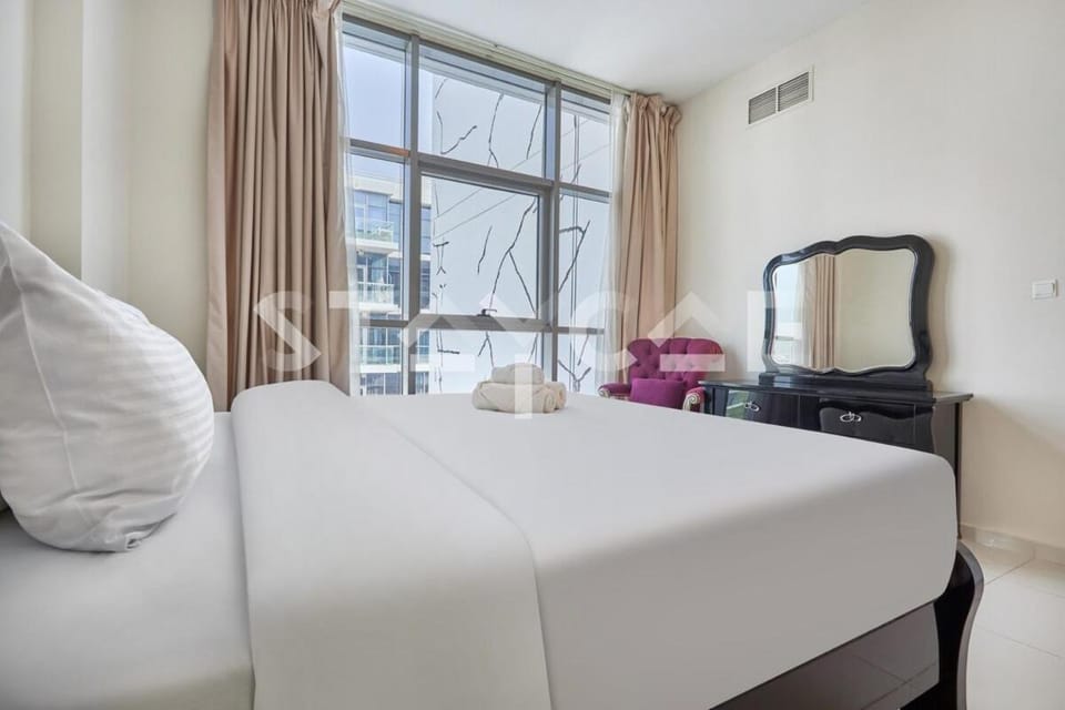 Staycae Holiday Homes - Golf Vista, DAMAC Hills Apartment in Dubai