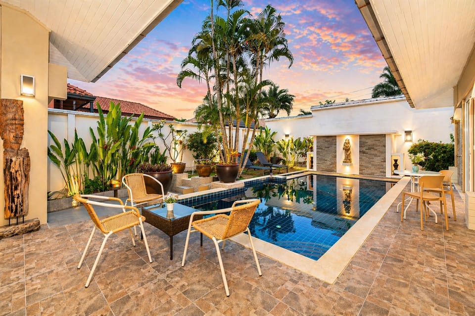 Patio, Day, Dining area, Pool view, Swimming pool, sunbed