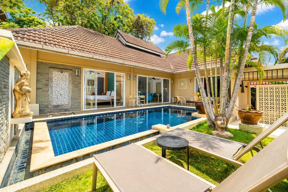Property building, Patio, Day, Garden, Garden view, Pool view, Swimming pool, sunbed