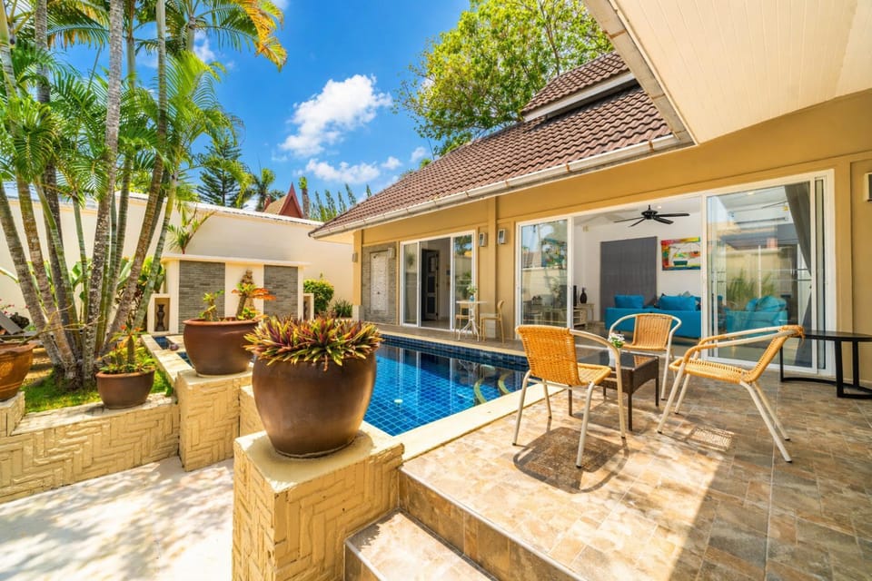 Property building, Patio, Day, View (from property/room), Balcony/Terrace, Dining area, Pool view, Swimming pool, sunbed