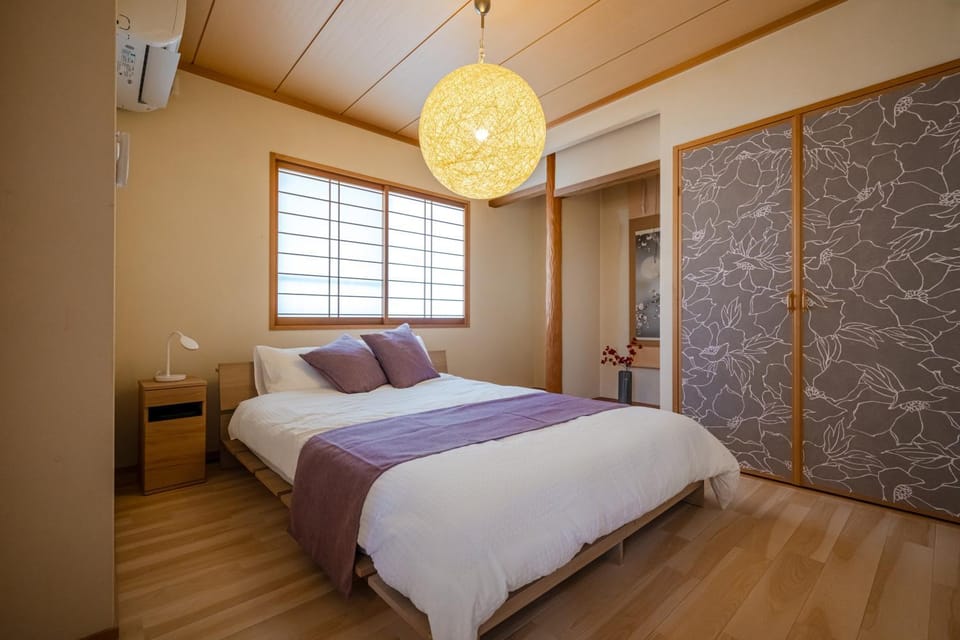 Bed, Photo of the whole room, Bedroom, air conditioner