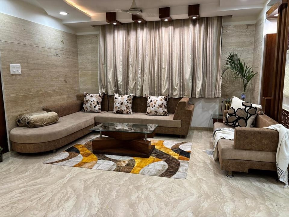 Homly Stays 4BHK Apartment Saket Apartment in India