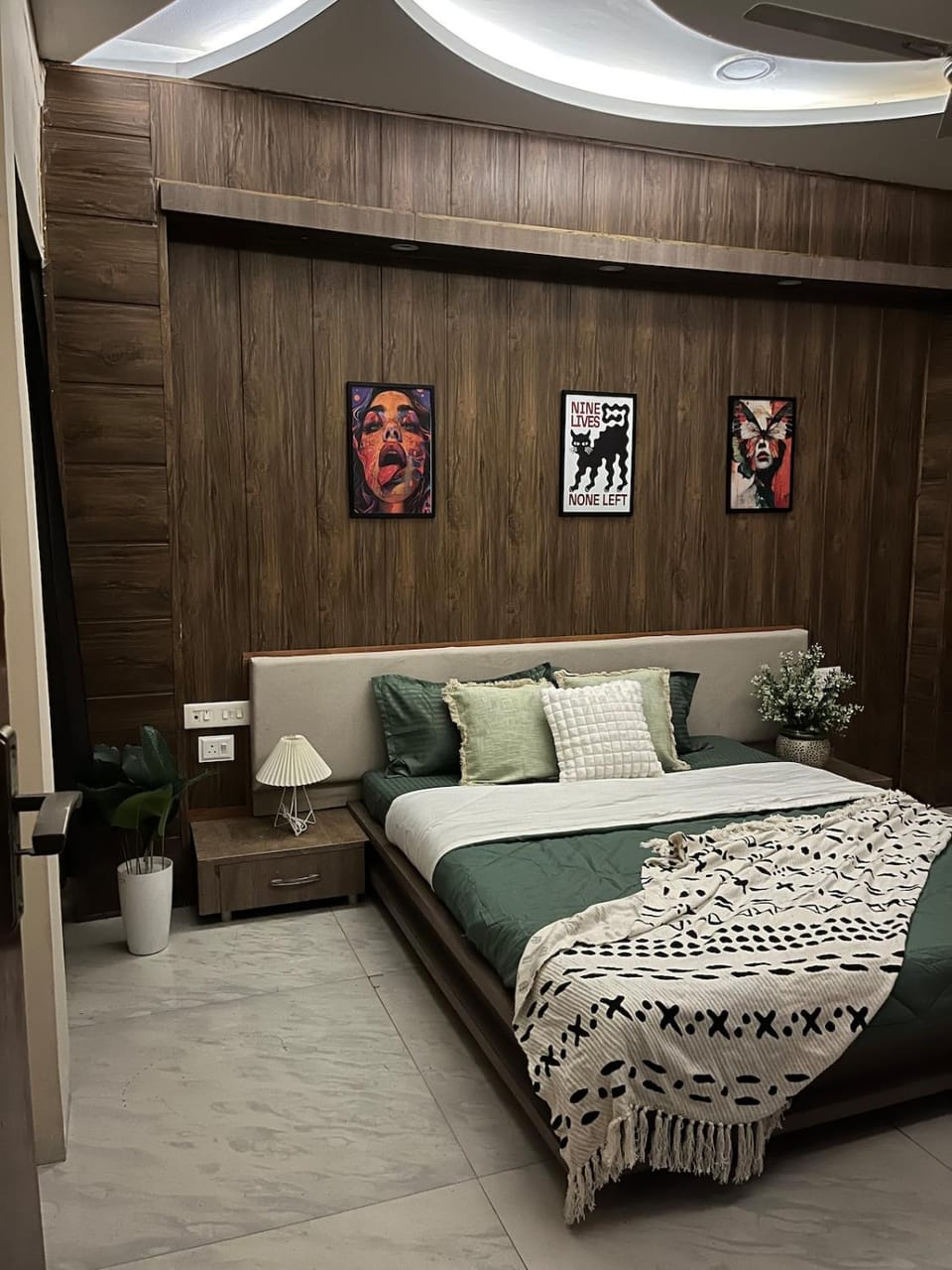 Homly Stays 4BHK Apartment Saket Apartment in India