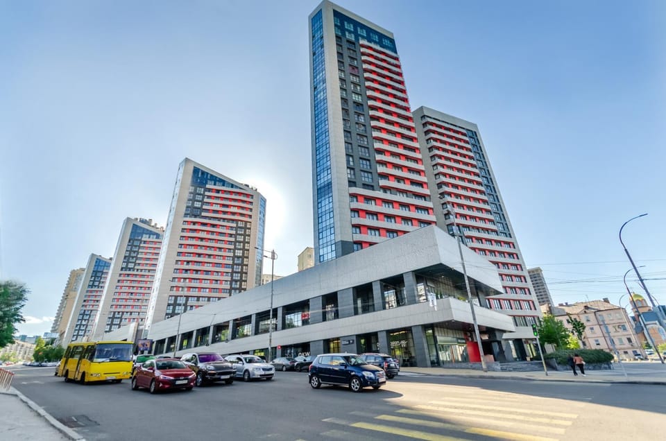ВВВ!19-96 Kvartet, Vasyl Lypkivskyi 16v, Kyiv, railway station, metro nearby, stunning city view, Petrovdom Apartment Apartment in Kiev City - Kyiv