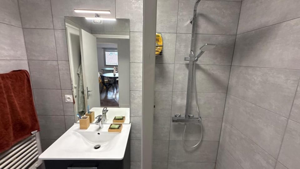 Shower, Bathroom