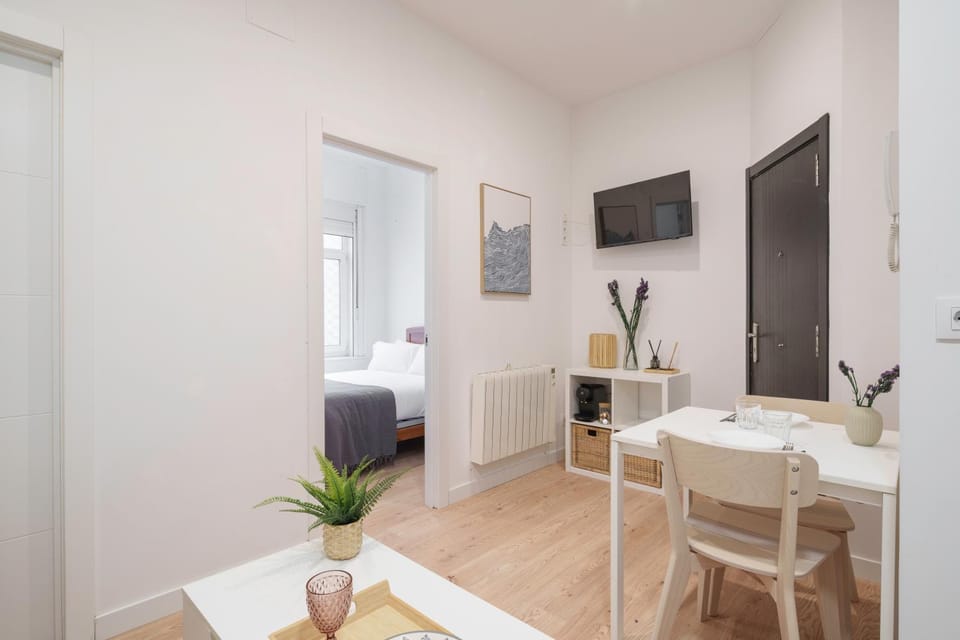 TV and multimedia, Seating area, Dining area