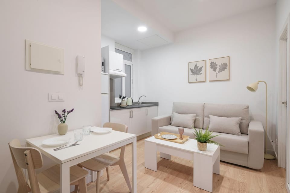 Kitchen or kitchenette, Living room, Seating area, Dining area