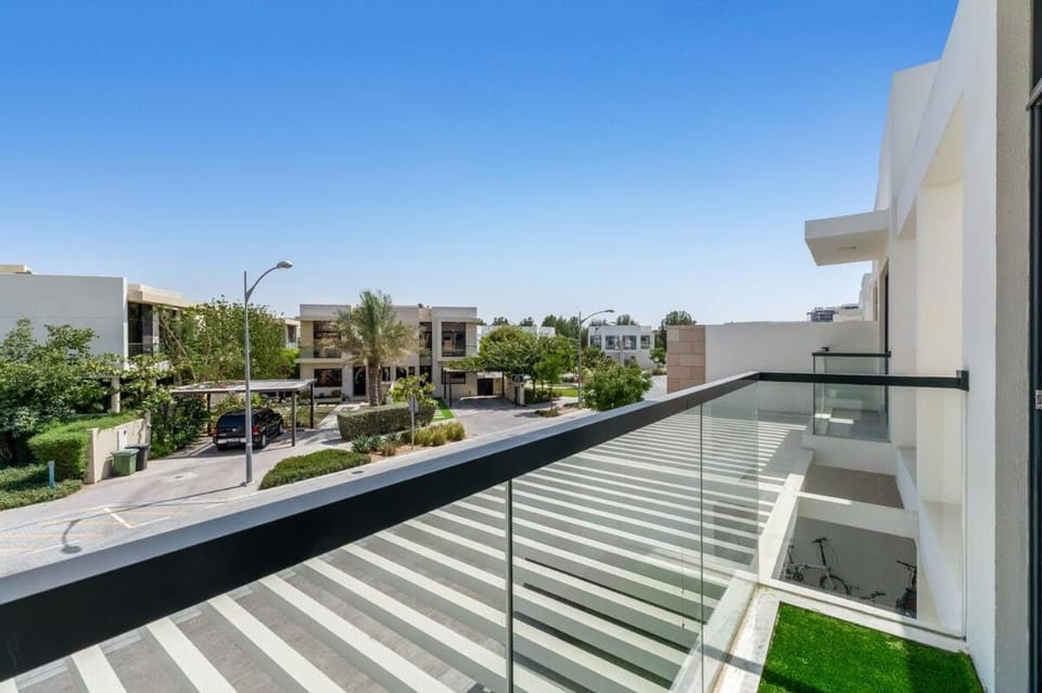 4BR Spacious Family Townhouse in Damac Hills Apartment in Dubai