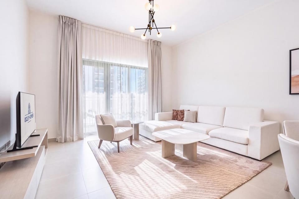 TV and multimedia, Living room, Seating area, Evening entertainment