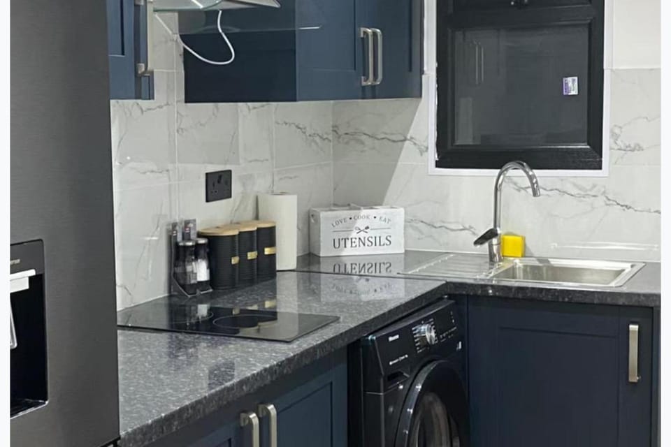 Kitchen or kitchenette, stove, washing machine