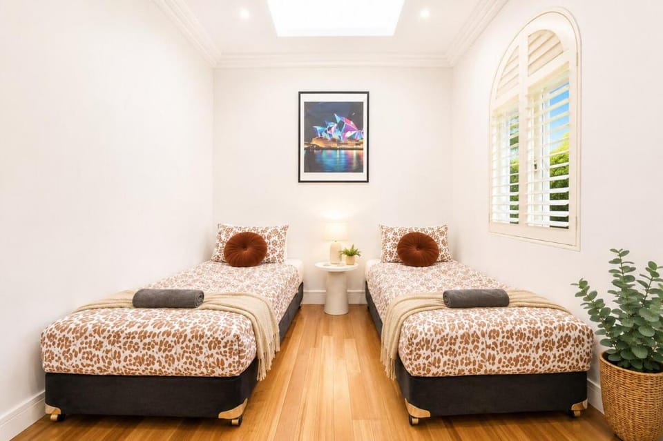 3BR House w Parking near ICC & Darling Harbour House in Sydney