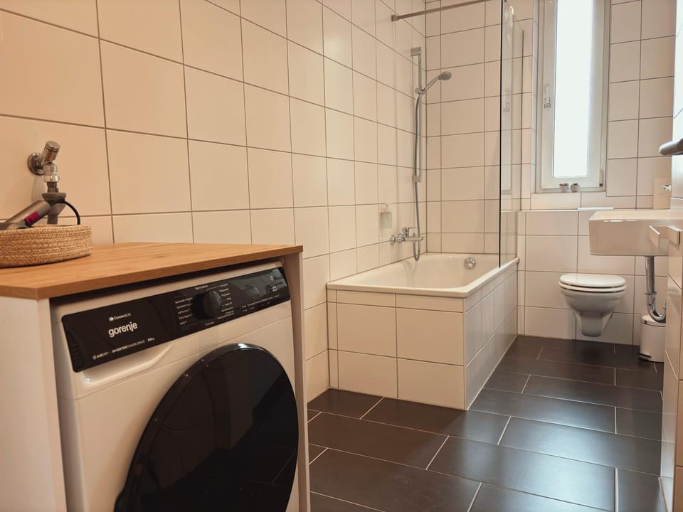Hozo 9 - Wifi, balcony, 2 sleeping rooms, up to 6 persons, train station Apartment in Koblenz