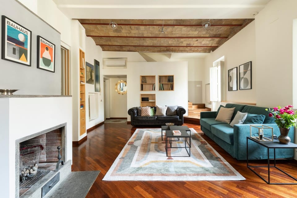 Trevi Charming Penthouse Apartment in Rome
