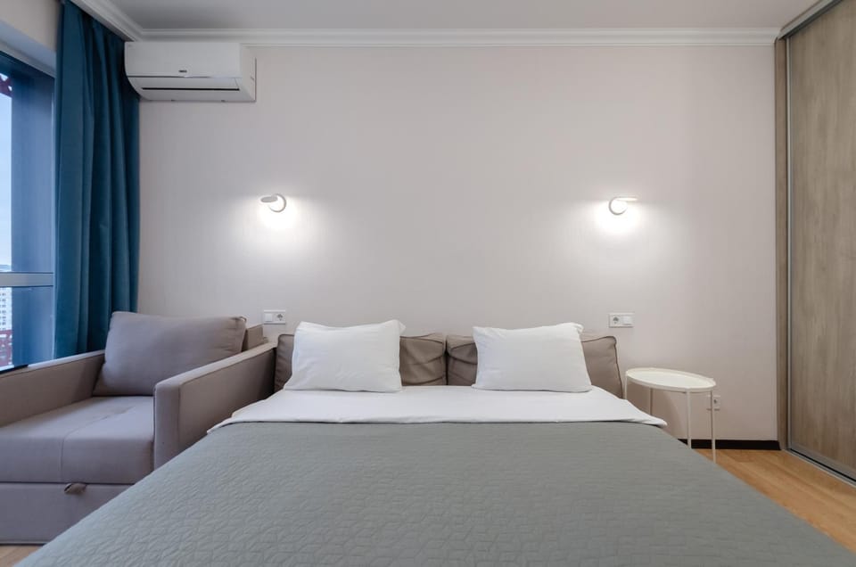 ВВВ!10-41b Kvartet, Vasyl Lypkivskyi 16b, Kyiv, railway station, metro nearby, fantastic city view, Petrovdom Apartment Apartment in Kiev City - Kyiv