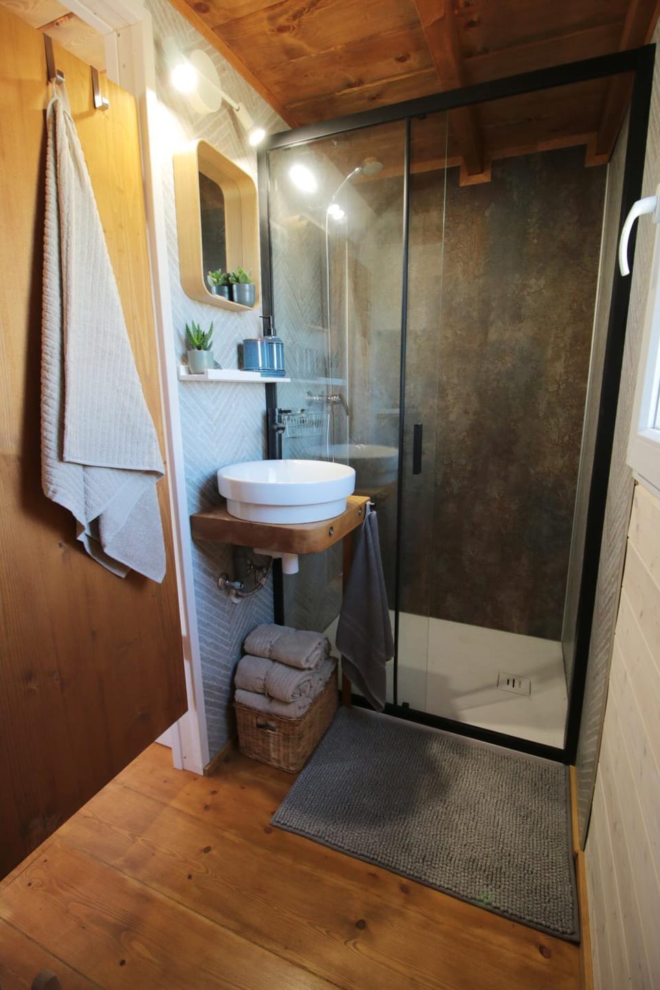 Shower, Bathroom, towels