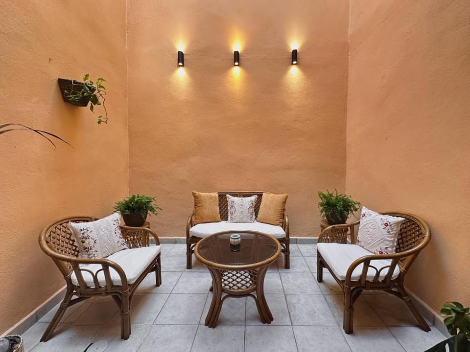 Living room, Seating area