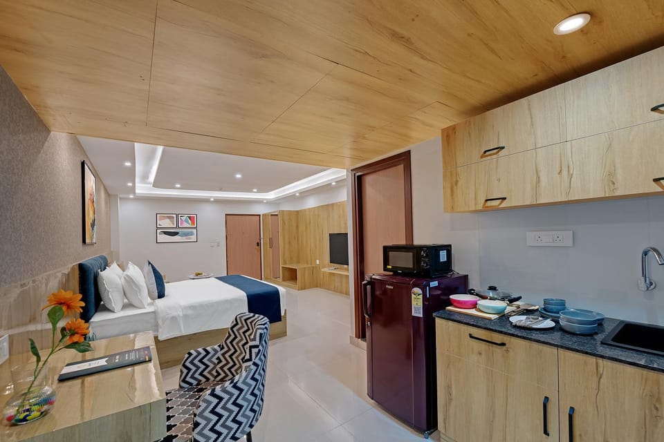 Bed, TV and multimedia, Photo of the whole room, Bedroom, kitchen