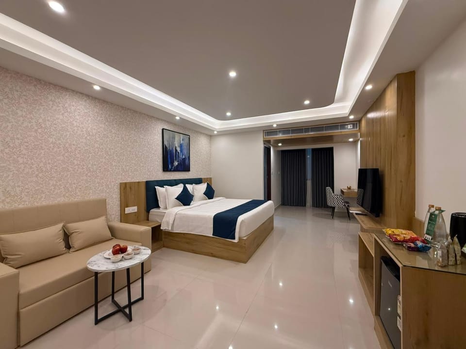 Bed, TV and multimedia, Living room, Photo of the whole room, Bedroom