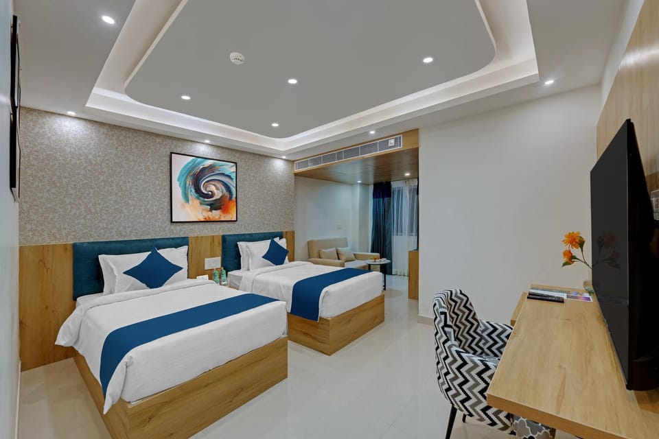 Bed, TV and multimedia, Photo of the whole room, Bedroom