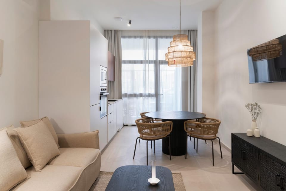 TV and multimedia, Living room, Seating area, Dining area