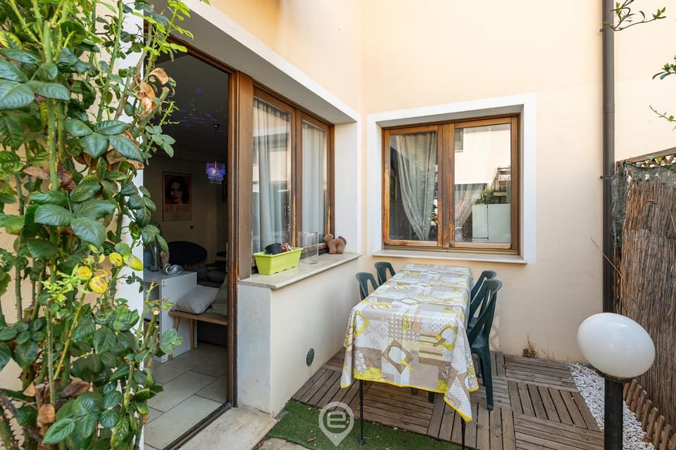 Estay - Flamingo Courtyard Retreat Apartment in Quartu Sant'Elena