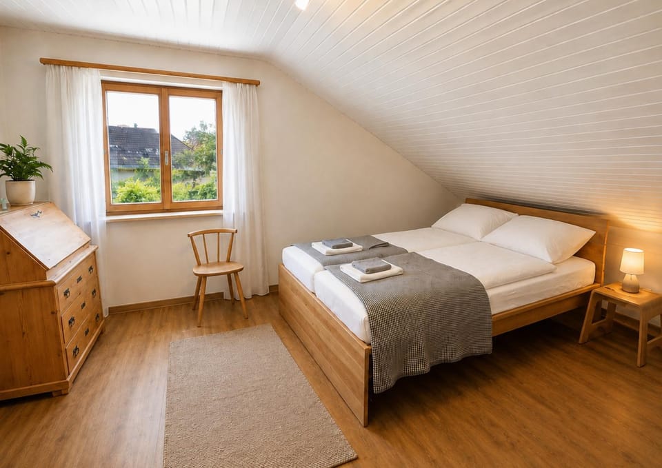Photo of the whole room, Bedroom