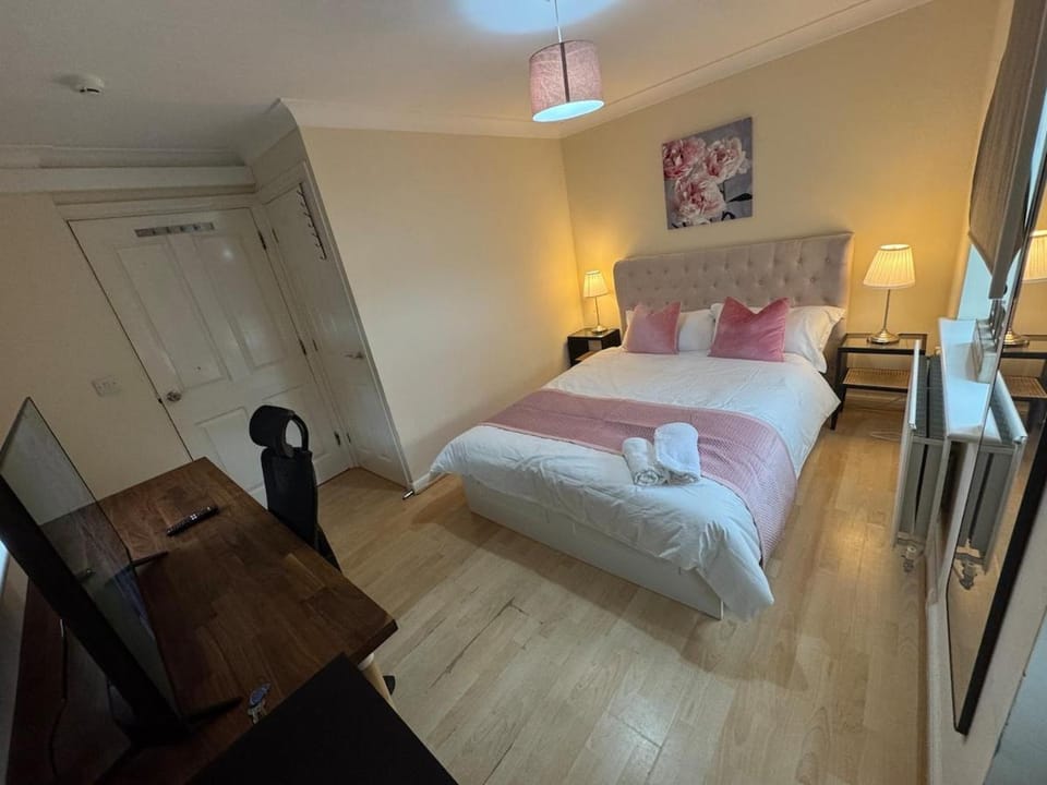 Spacious 5BR House Free Parking hatfield House in Hatfield