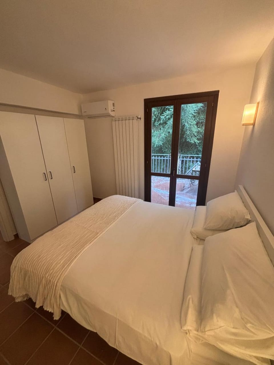 Bed, Photo of the whole room, Bedroom, wardrobe