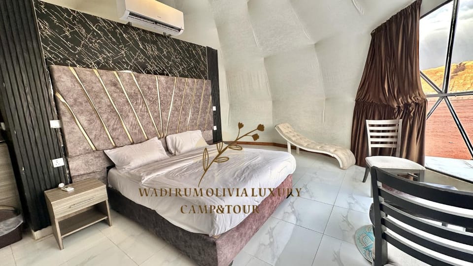 Bed, Living room, Photo of the whole room, Seating area, Bedroom, Text overlay